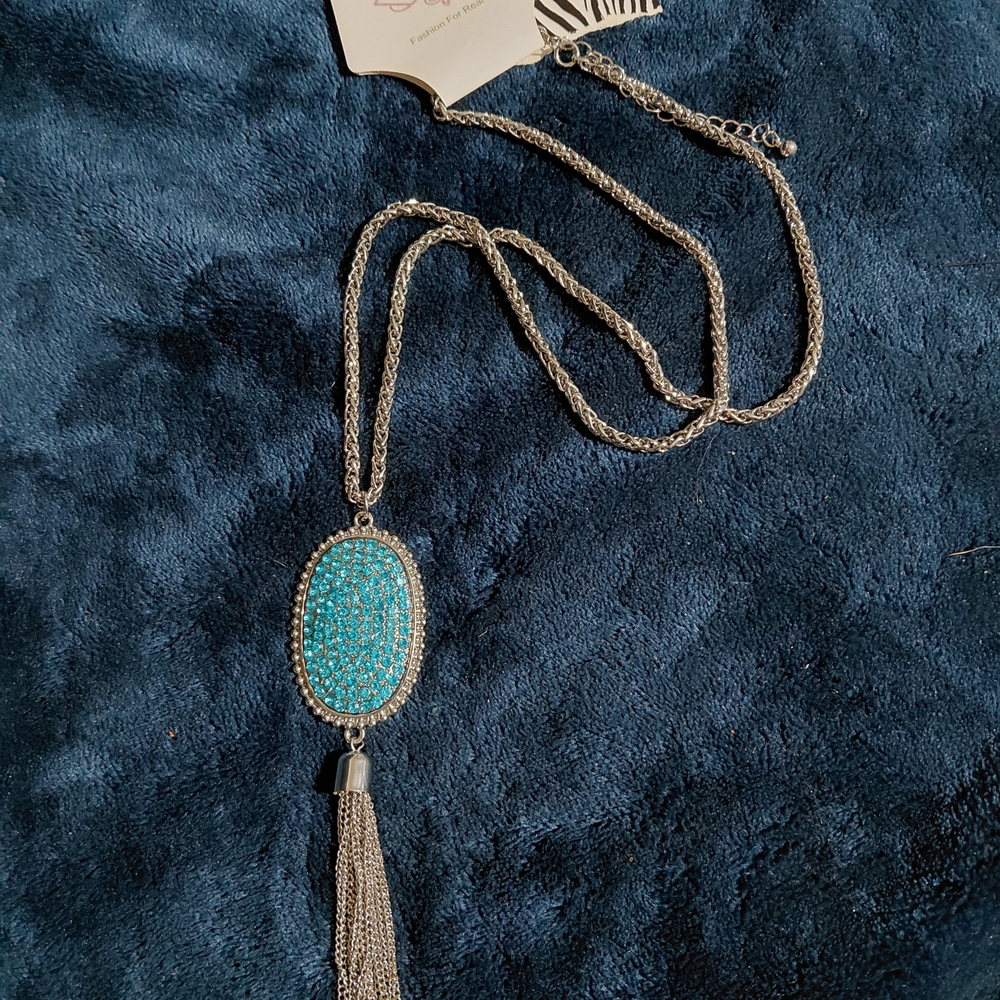 Elegant Silver and Blue Pendant Necklace